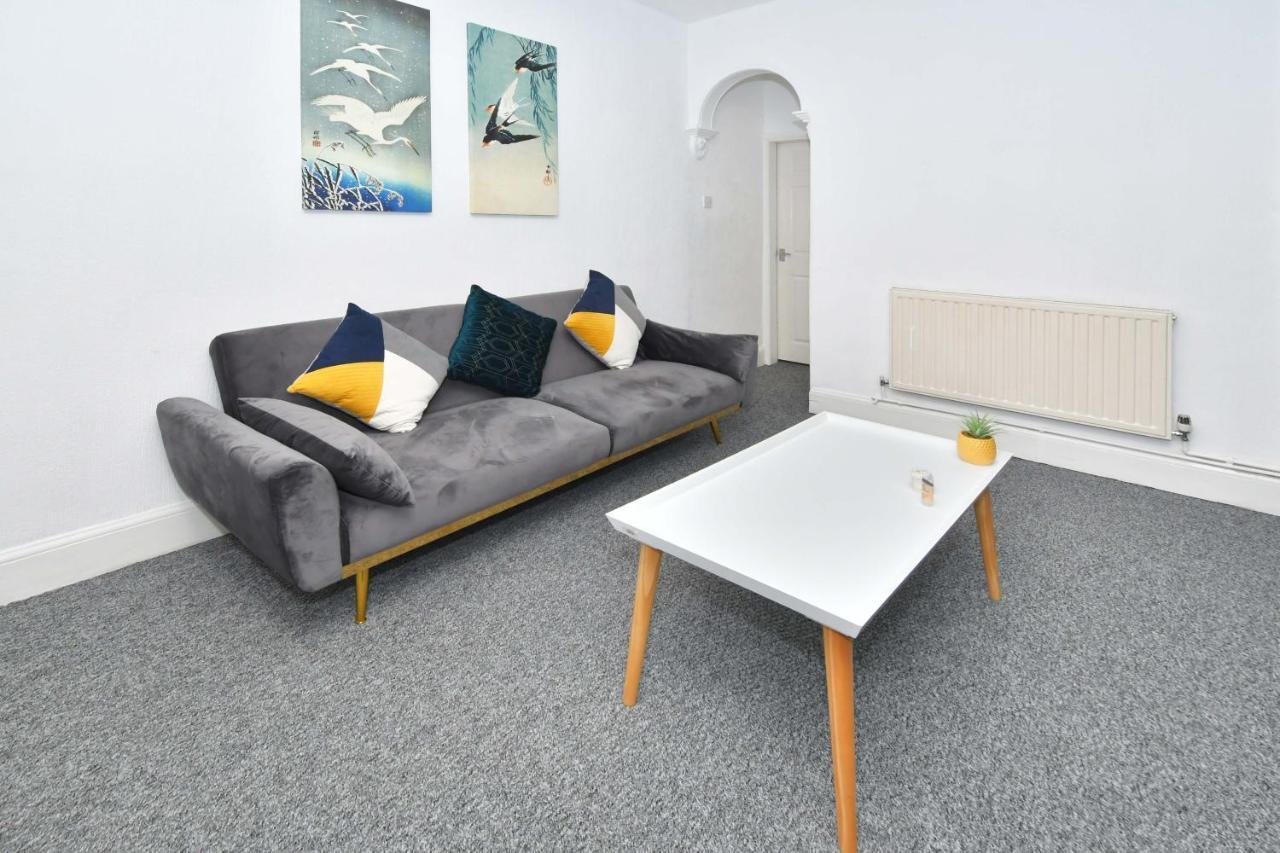 The Yellow Door By Avenew Management Serviced Accommodation Stoke-on-Trent Exterior foto